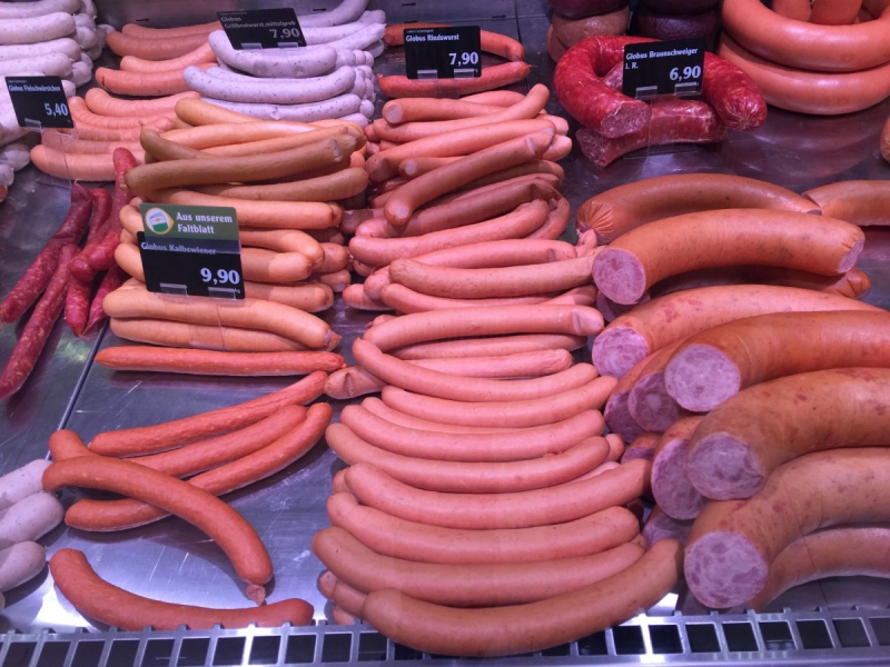 charcuterie-ST MANDRIER SUR MER-min_sausages_meat_butchery-1069321